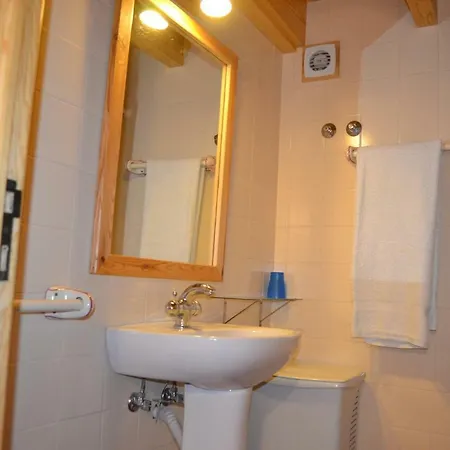 Lurdes Next To Ribeira D'ilhas Holiday home Santo Isidoro
